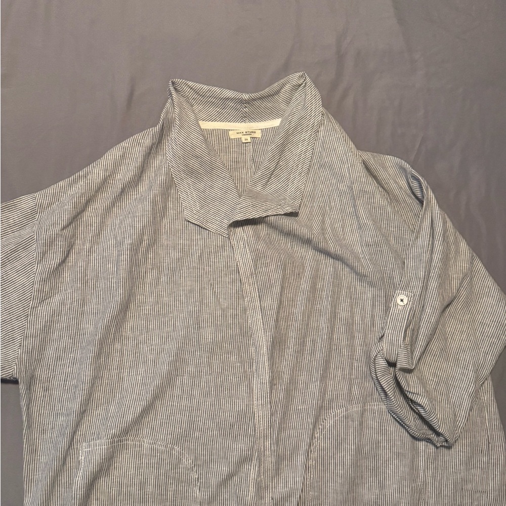 Max Studio Gray and White Striped open shirt sleeve with pockets!! Size 2X